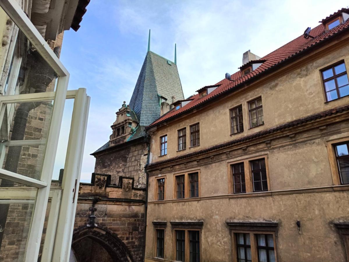 Charles Bridge Hostel & Apartments Praag Buitenkant foto