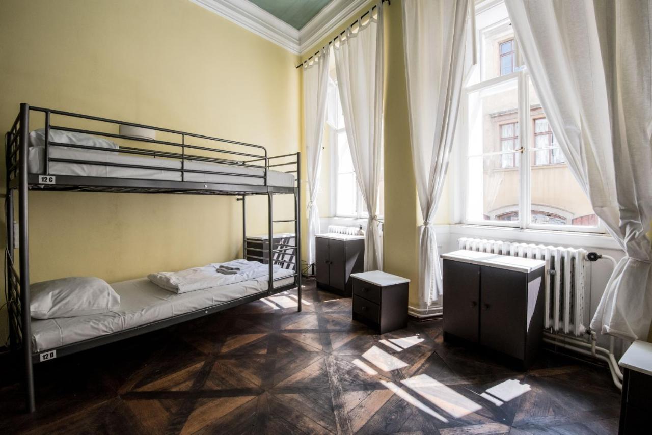 Charles Bridge Hostel & Apartments Praag Buitenkant foto