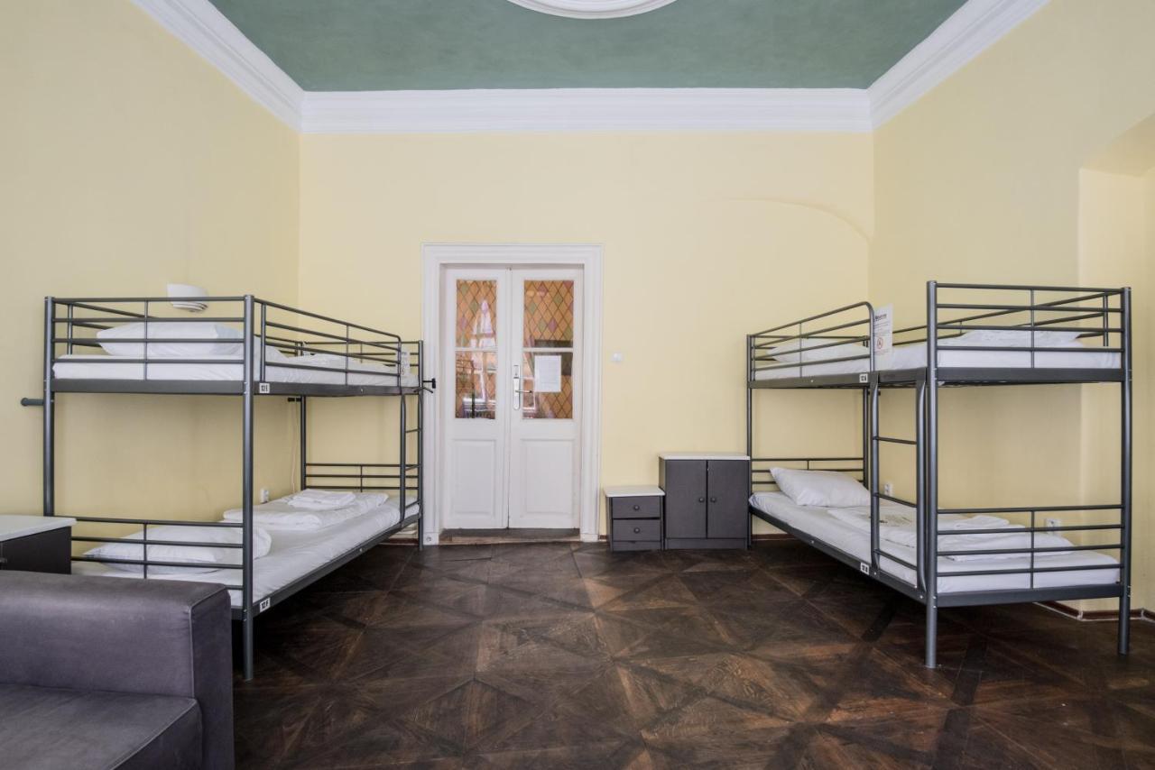 Charles Bridge Hostel & Apartments Praag Buitenkant foto