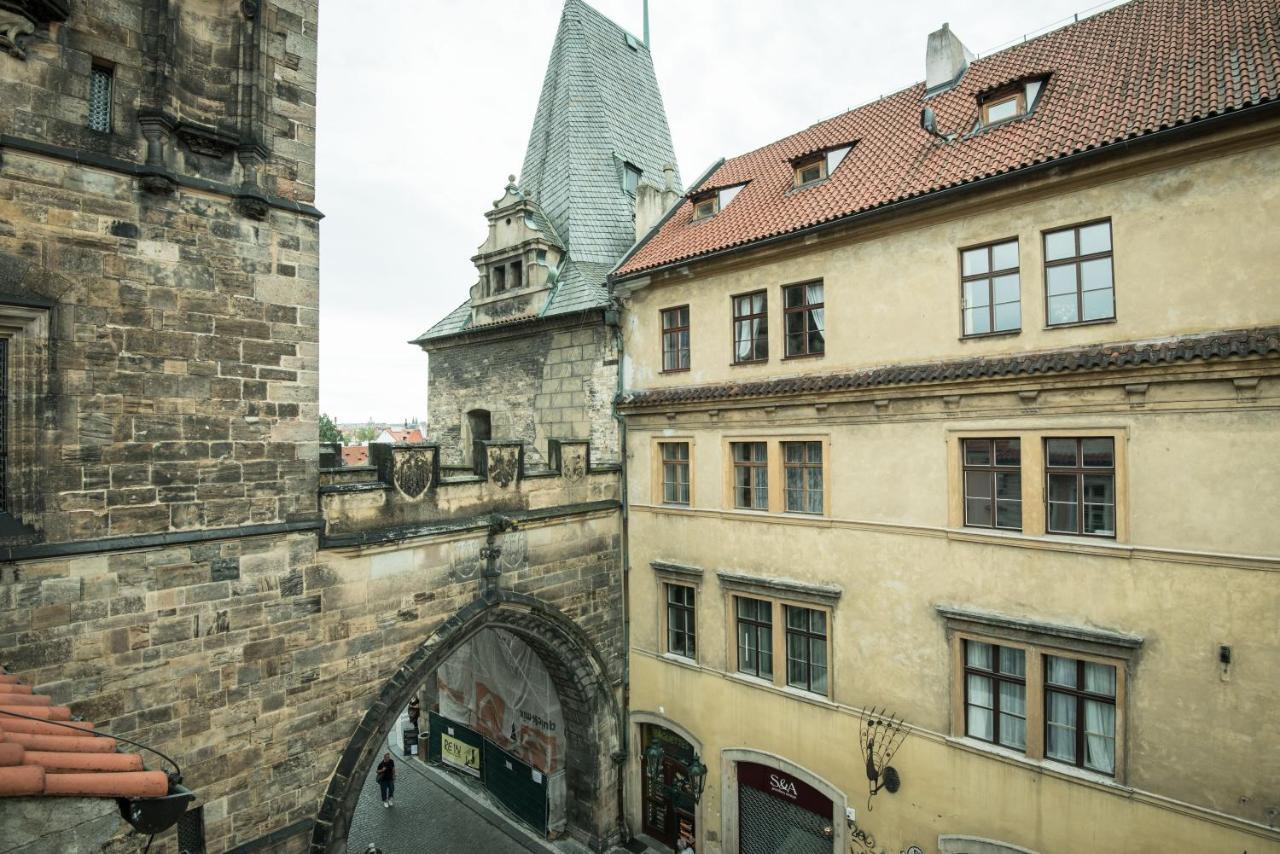 Charles Bridge Hostel & Apartments Praag Buitenkant foto