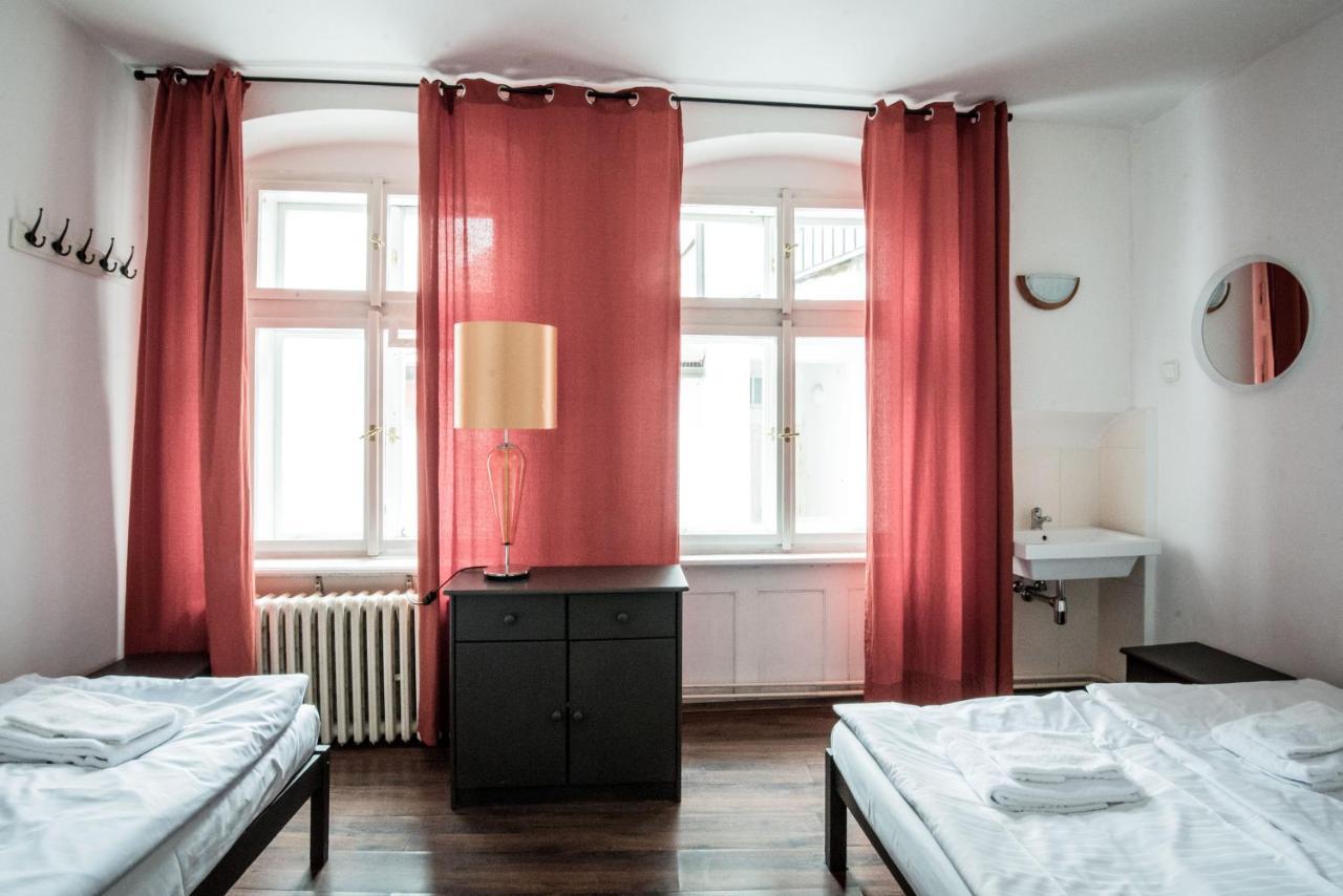 Charles Bridge Hostel & Apartments Praag Buitenkant foto