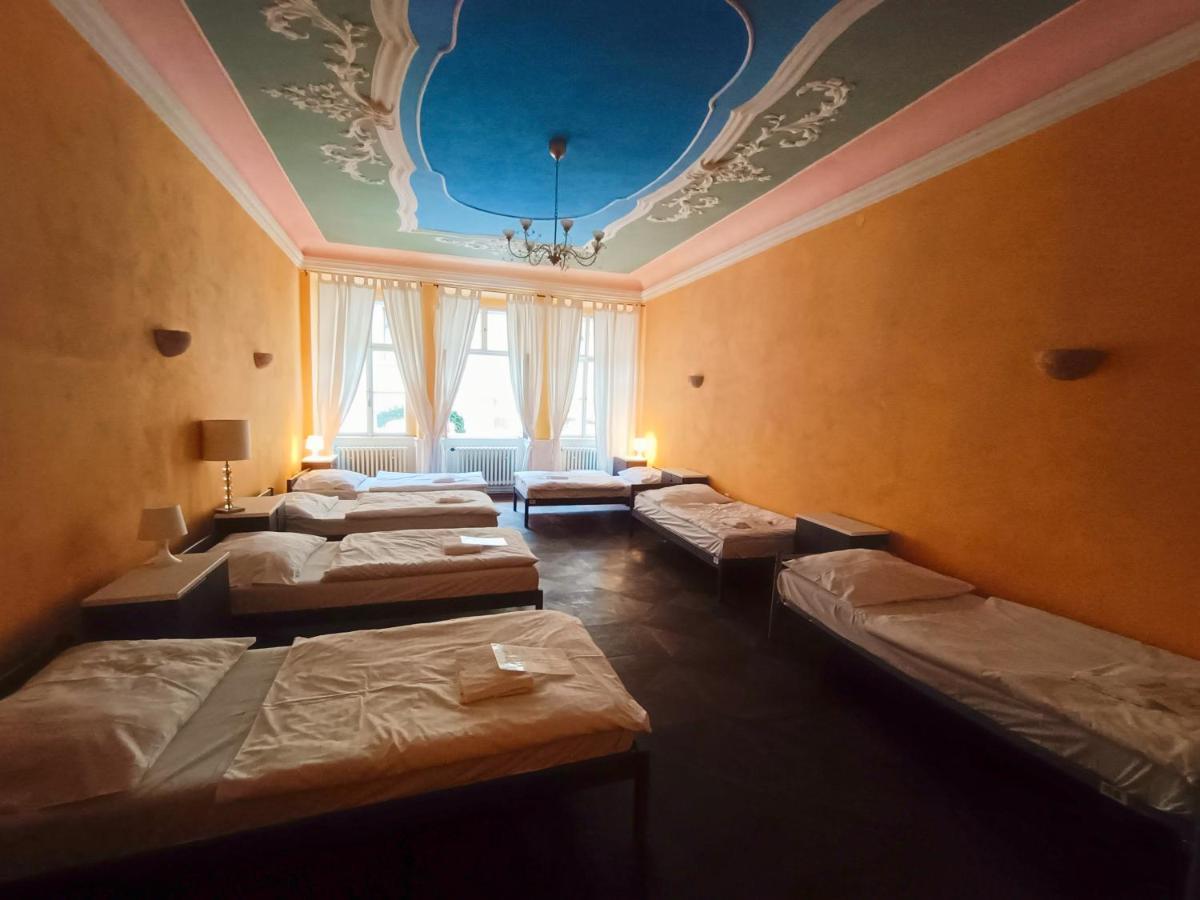 Charles Bridge Hostel & Apartments Praag Buitenkant foto